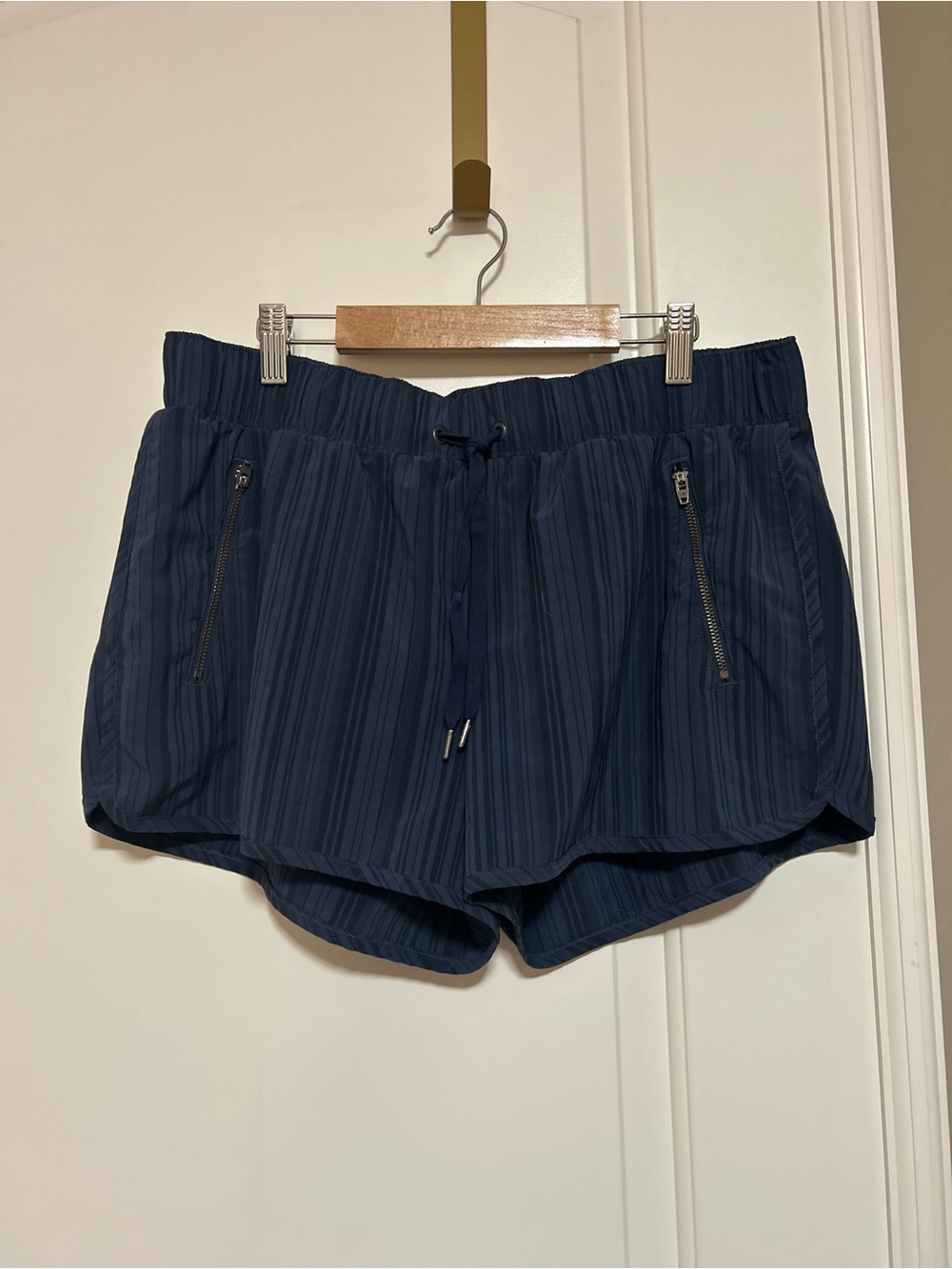 🏄🏽‍♀️🌊🌴Athleta Navy Stripe Performance Athletic Swim & Surf Shorts🌊☀️🏃🏽‍♀️